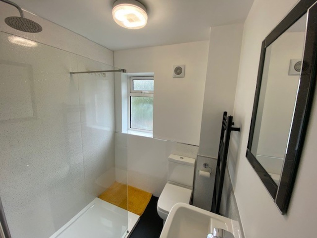 2 bed flat to rent  - Property Image 10