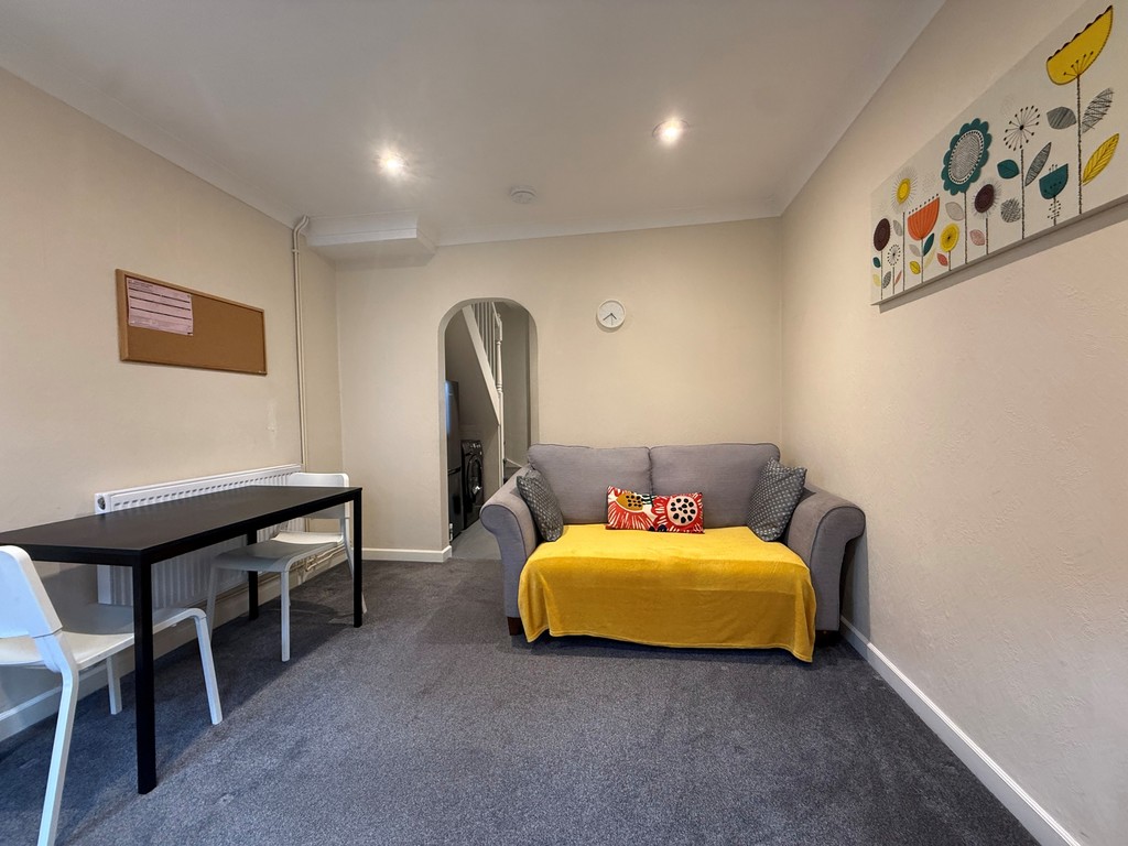 2 bed house to rent  - Property Image 1