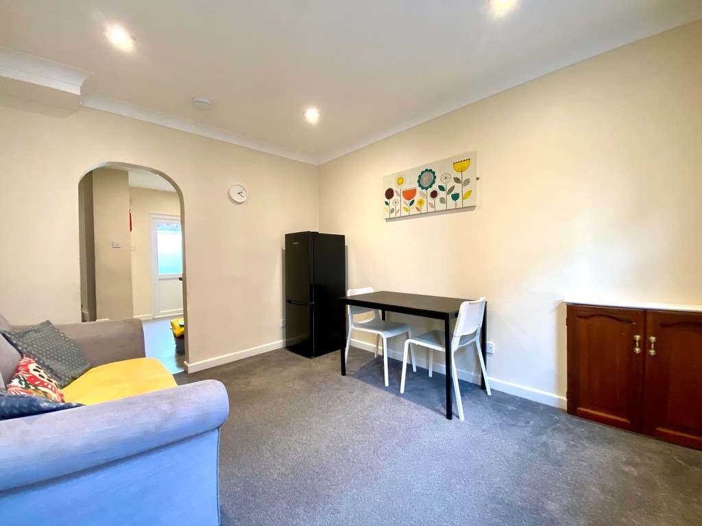 2 bed house to rent  - Property Image 8