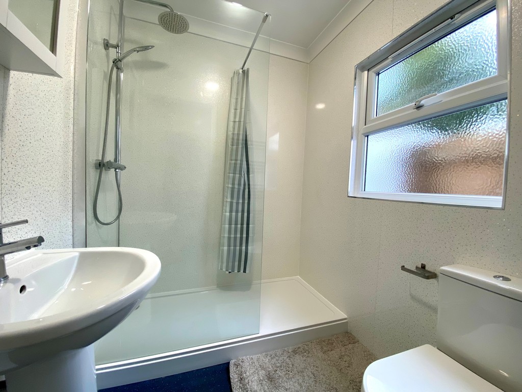 2 bed house to rent  - Property Image 9