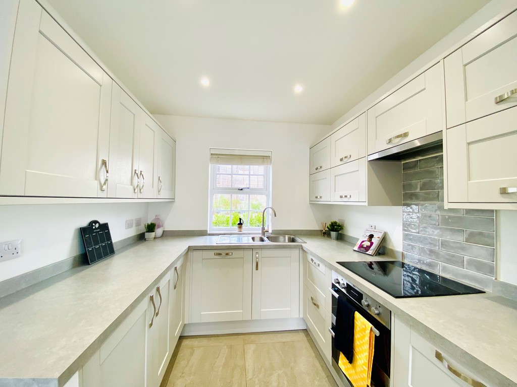 3 bed house for sale in Tarka Way, Crediton 2