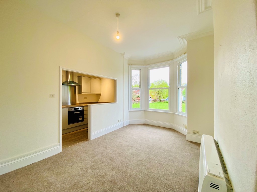 2 bed flat for sale in Queens Crescent 1