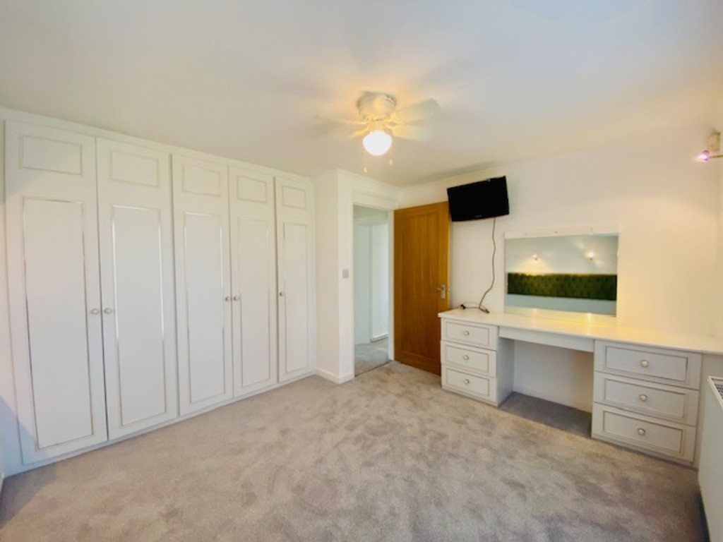 4 bed bungalow to rent in Moorlake, CREDITON 13