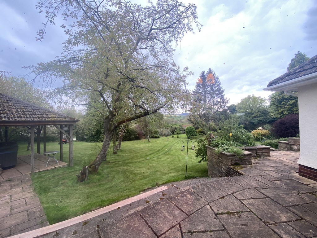 4 bed bungalow to rent in Moorlake, CREDITON 20