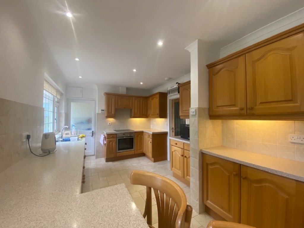4 bed bungalow to rent in Moorlake, CREDITON 5