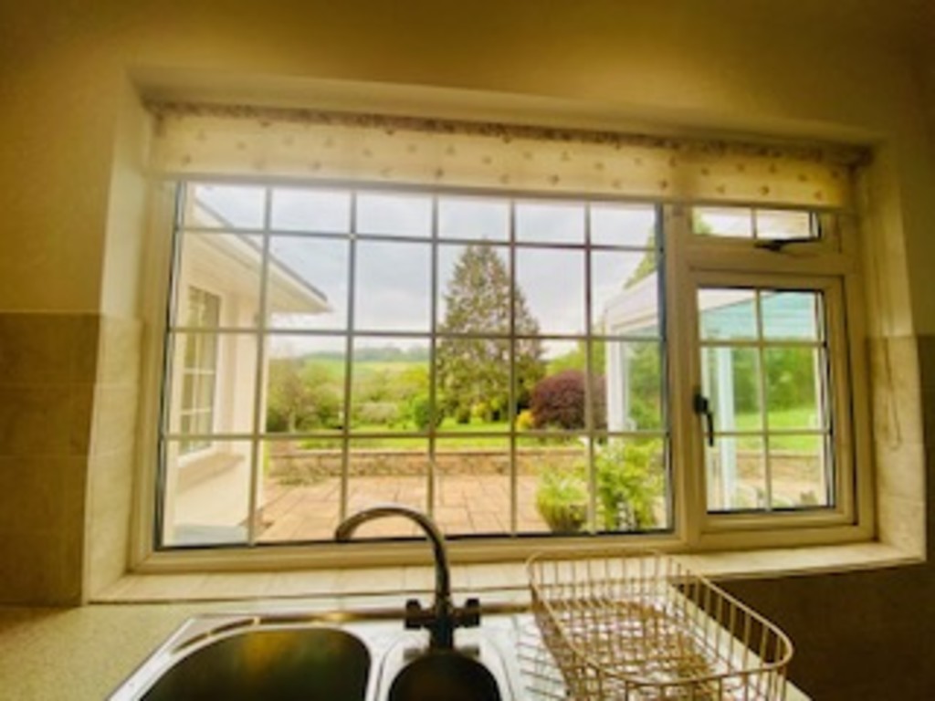 4 bed bungalow to rent in Moorlake, CREDITON 6