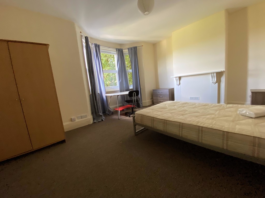 5 bed house to rent  - Property Image 12
