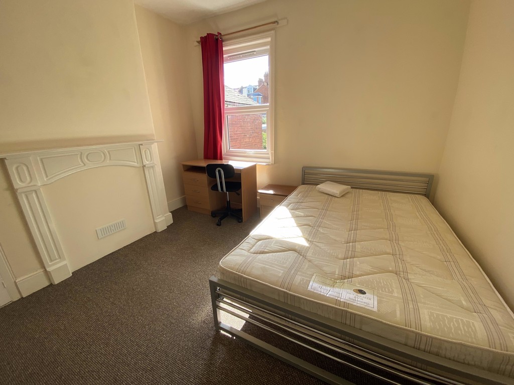 5 bed house to rent  - Property Image 9