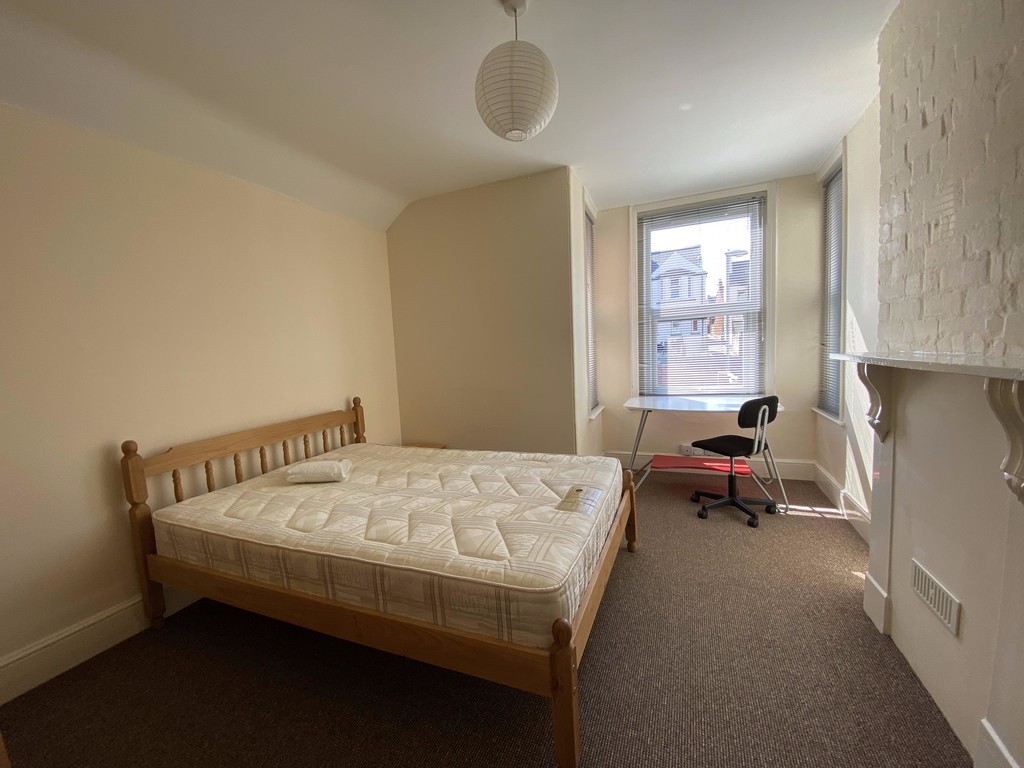 5 bed house to rent  - Property Image 10