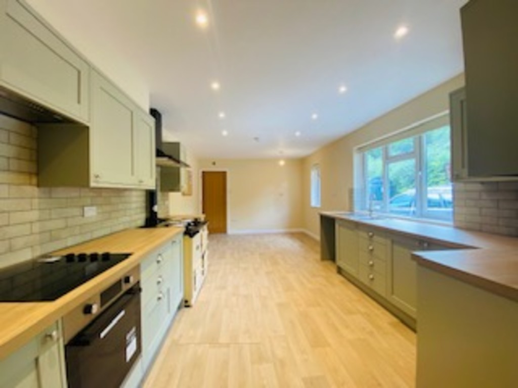 5 bed house to rent  - Property Image 7