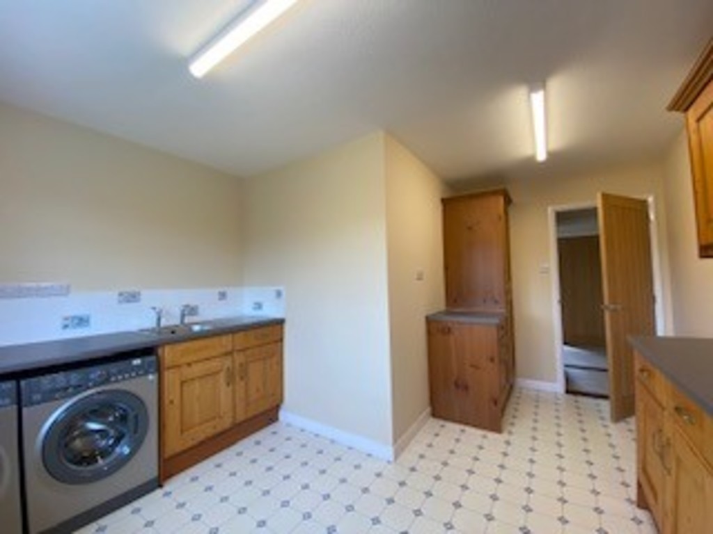 5 bed house to rent  - Property Image 8