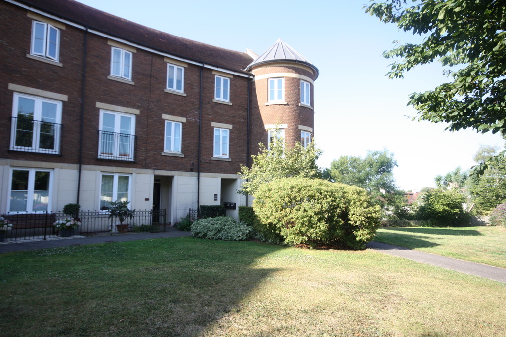 2 bed flat for sale in Gras Lawn, St Leonards, Exeter  - Property Image 1