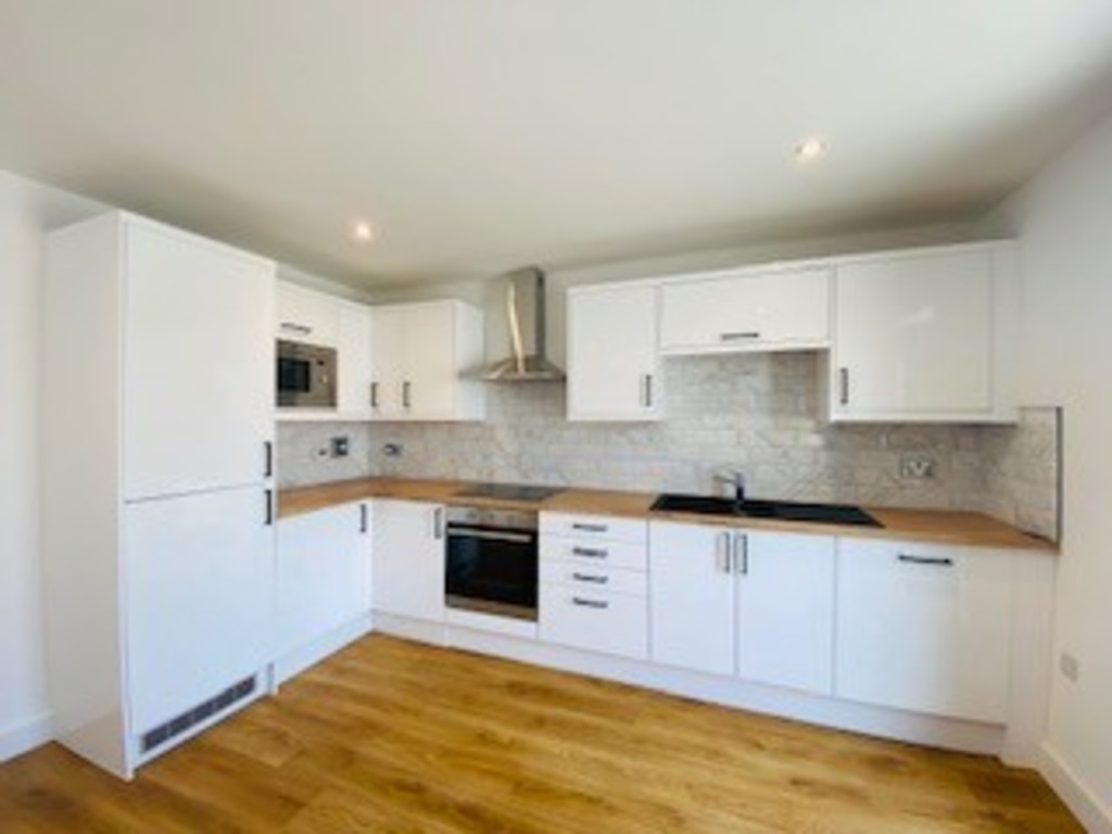 2 bed flat to rent  - Property Image 2