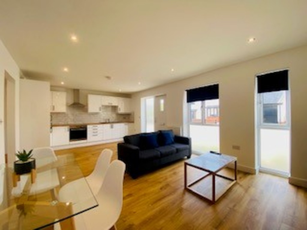 2 bed flat to rent 4