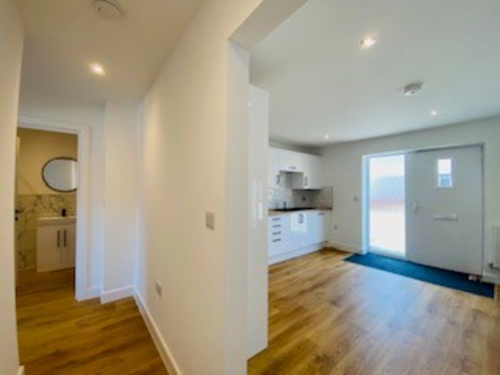 2 bed flat to rent  - Property Image 6