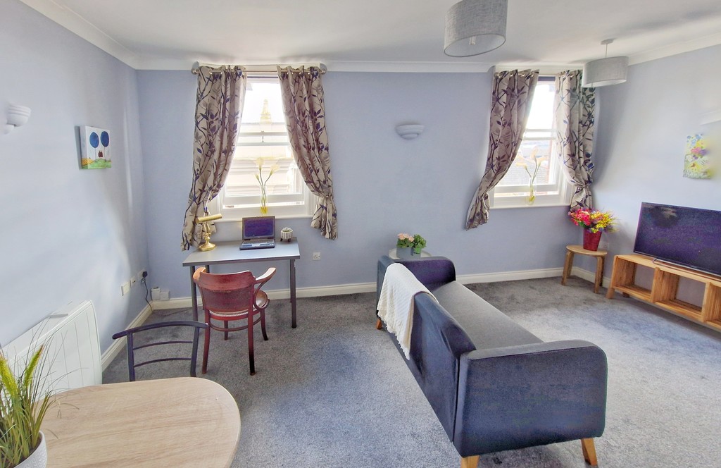 1 bed flat for sale in Northernhay Street 9