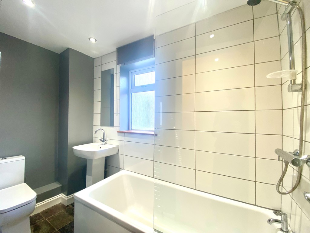2 bed flat to rent in Longbrook Street  - Property Image 9