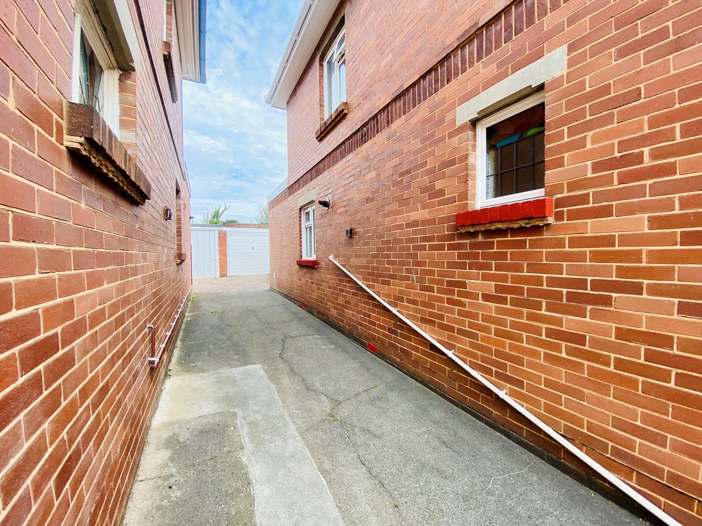 3 bed house for sale in 35 Kennerley Avenue 22