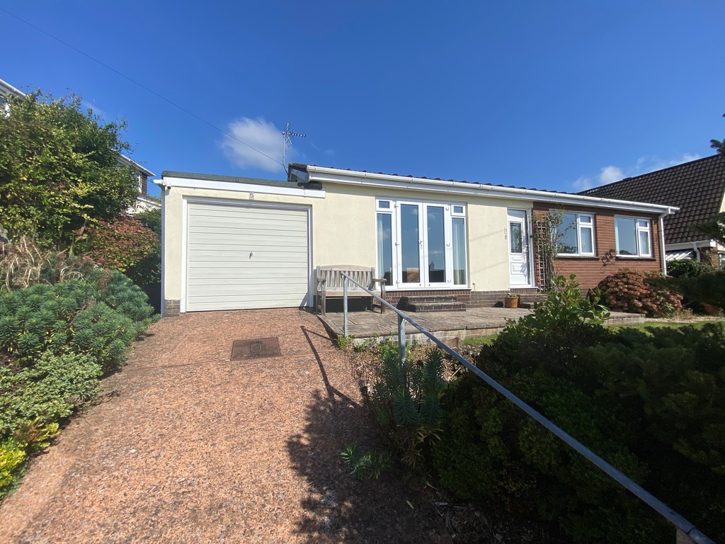 3 bed bungalow for sale in Okefield Road 2