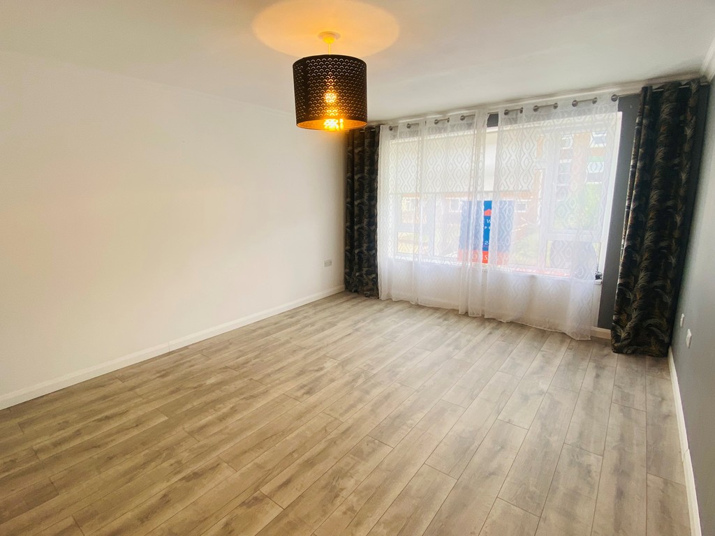 2 bed flat for sale in Flat E, 27 Well Street  - Property Image 4