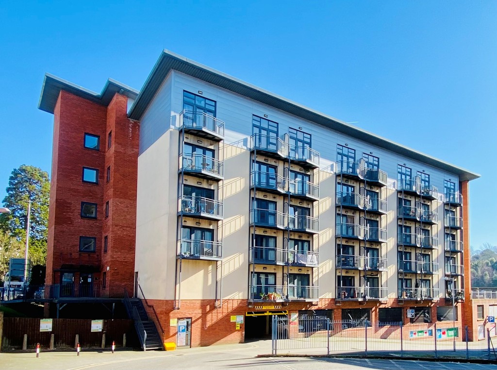 1 bed flat for sale in Marcus House, New North Road 9