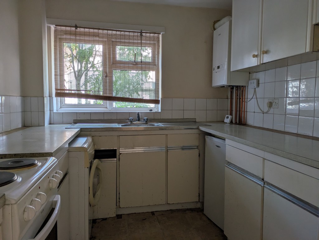 2 bed flat for sale in Well Street, Exeter 2
