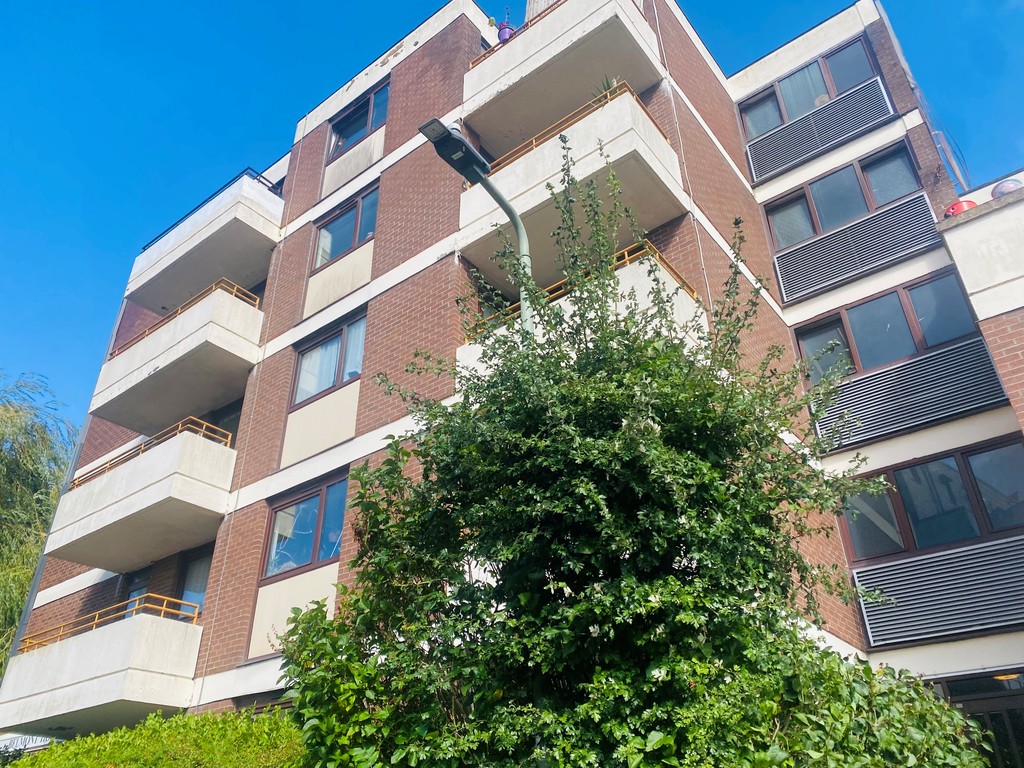 2 bed flat for sale in Belmont House, Silver Lane 1