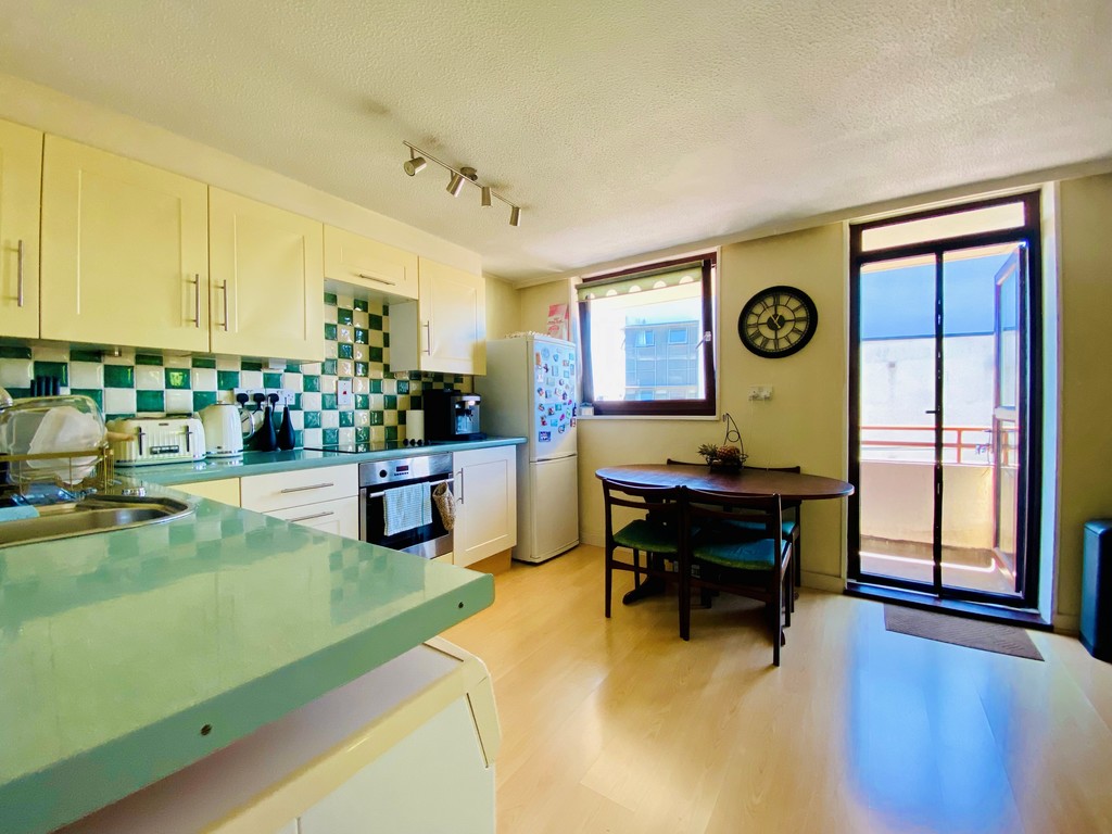 2 bed flat for sale in Belmont House, Silver Lane 3