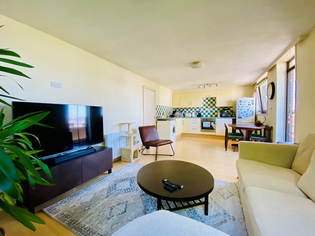 2 bed flat for sale in Belmont House, Silver Lane 5