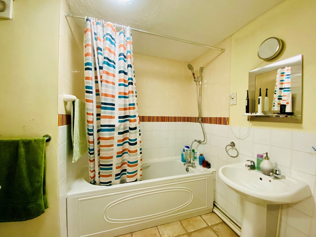 2 bed flat for sale in Belmont House, Silver Lane 6