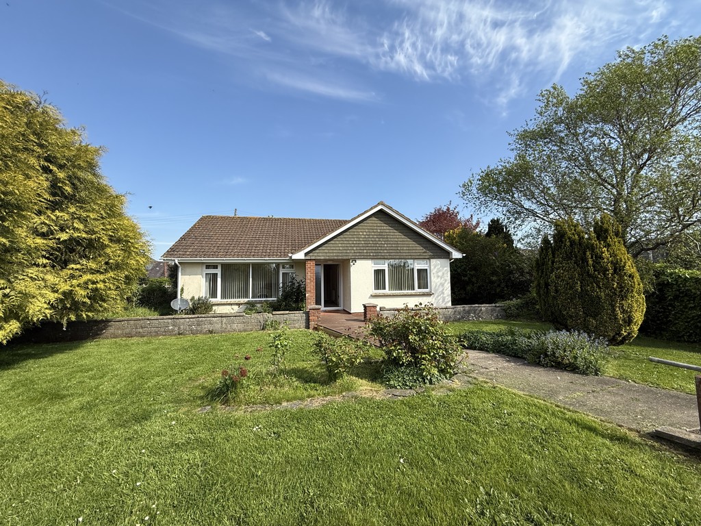 3 bed bungalow to rent in Morchard Bishop, EX17