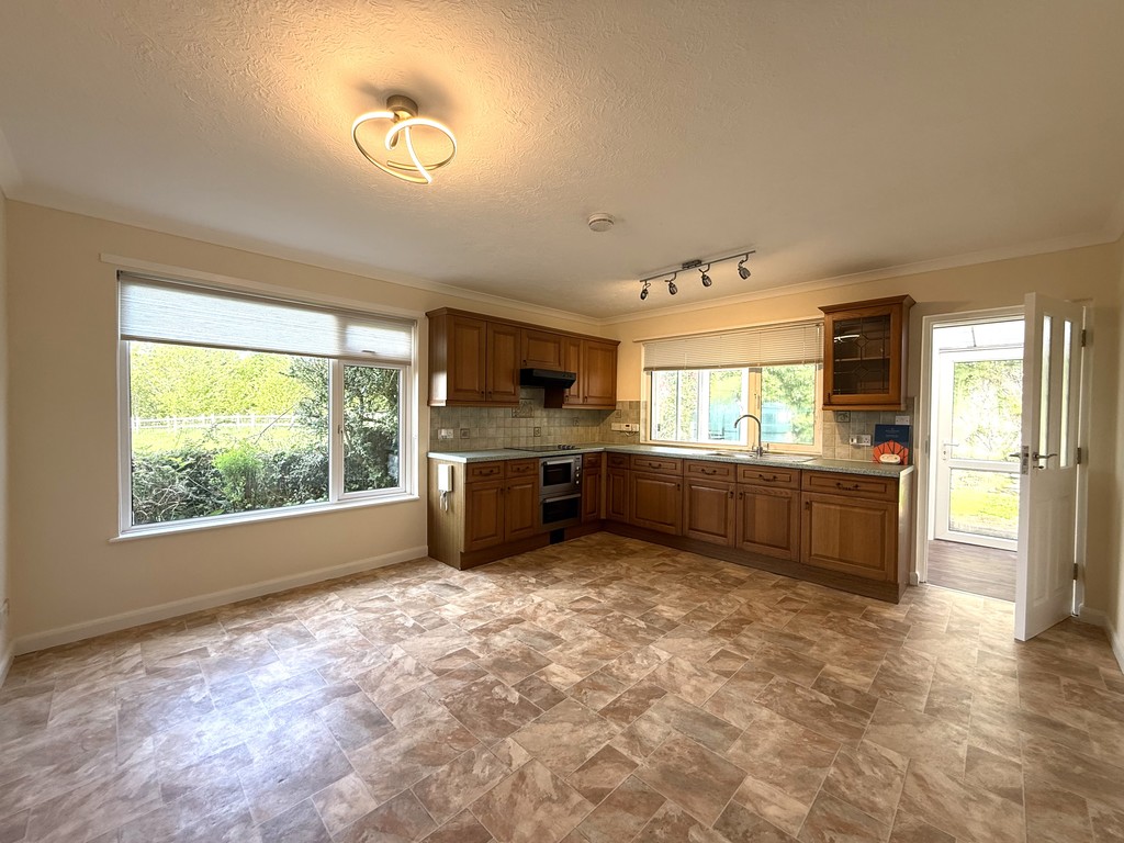 3 bed bungalow to rent in Morchard Bishop 4