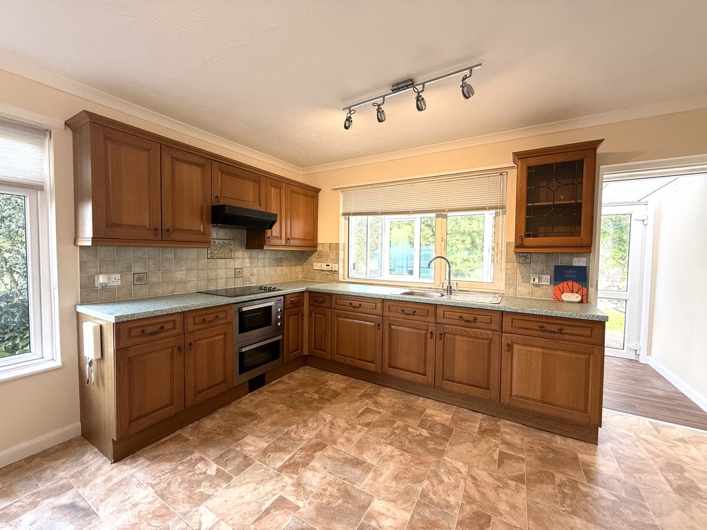 3 bed bungalow to rent in Morchard Bishop 5