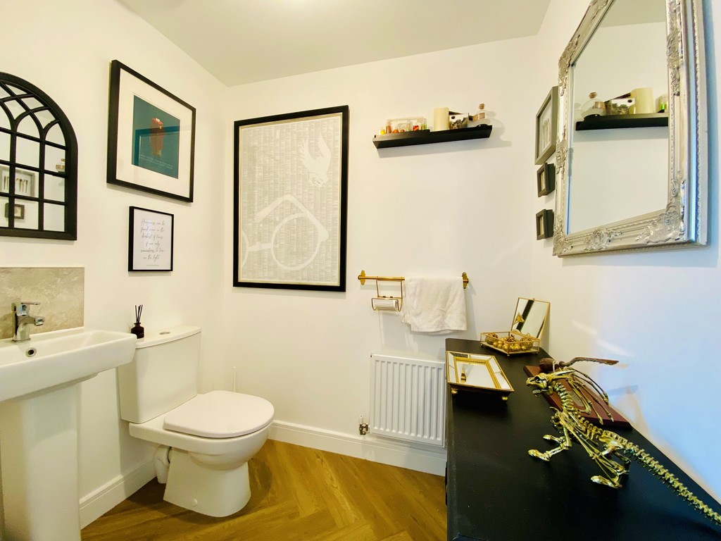 4 bed house for sale in Calves Close, Cranbrook, Exeter  - Property Image 11