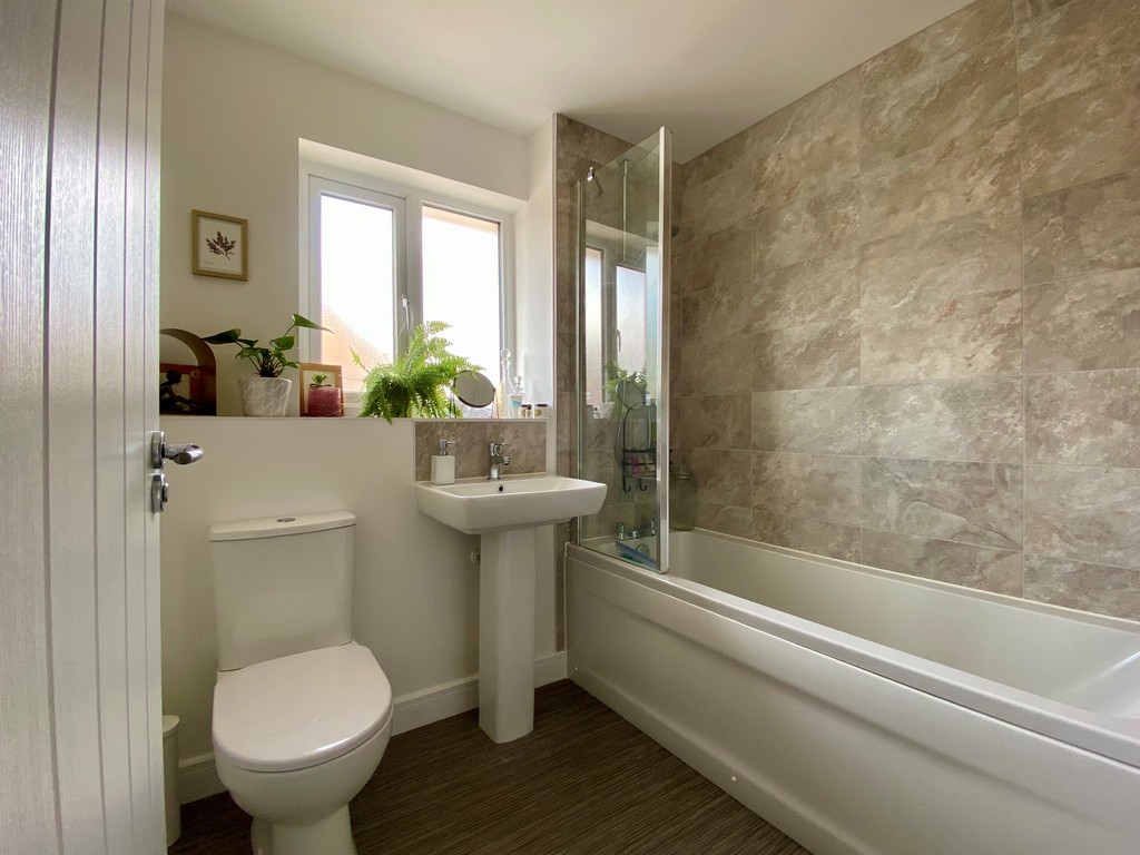 4 bed house for sale in Calves Close, Cranbrook, Exeter  - Property Image 13