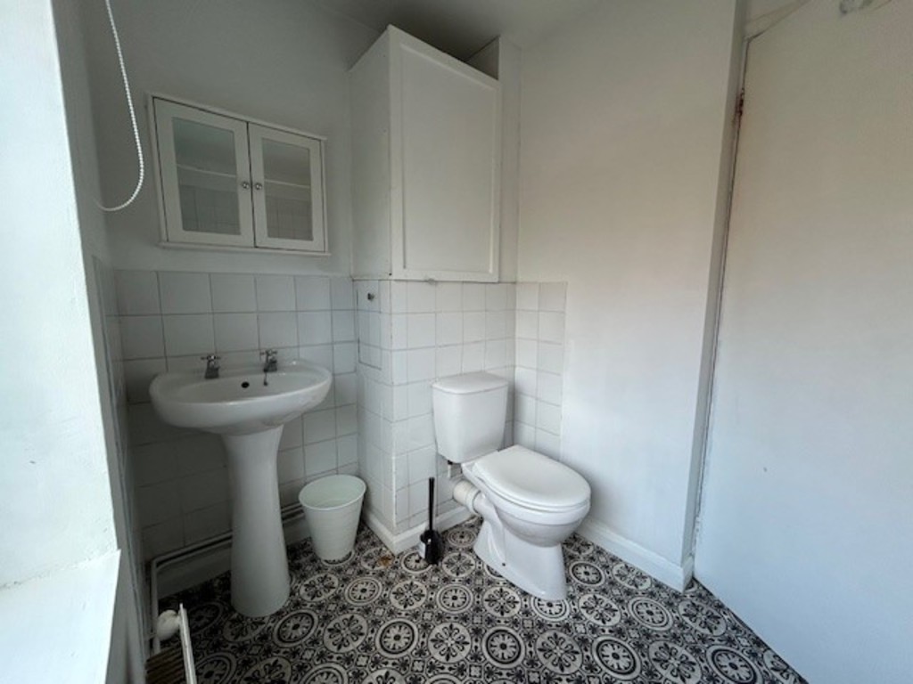 2 bed flat for sale in Ground Floor Flat 33 St Johns Road  - Property Image 6