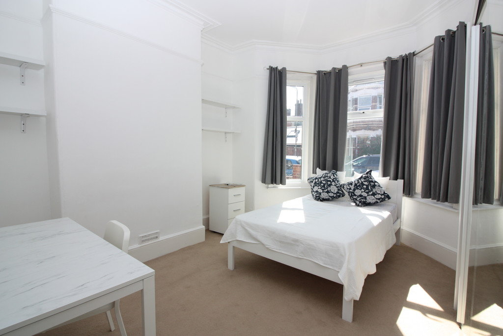 2 bed flat for sale in Ground Floor Flat 33 St Johns Road  - Property Image 9