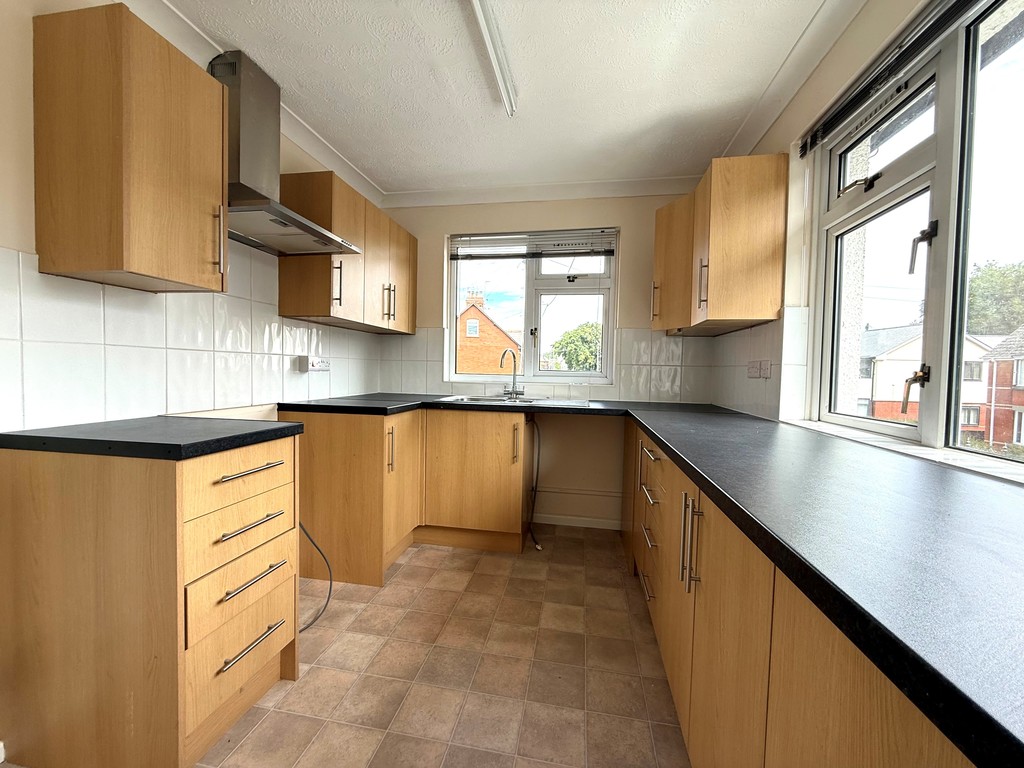 3 bed flat to rent  - Property Image 2