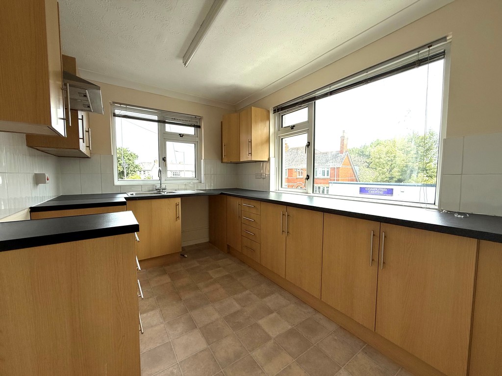 3 bed flat to rent  - Property Image 3