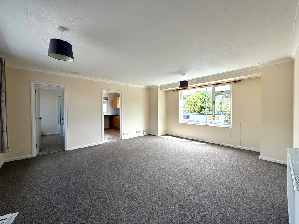 3 bed flat to rent  - Property Image 5
