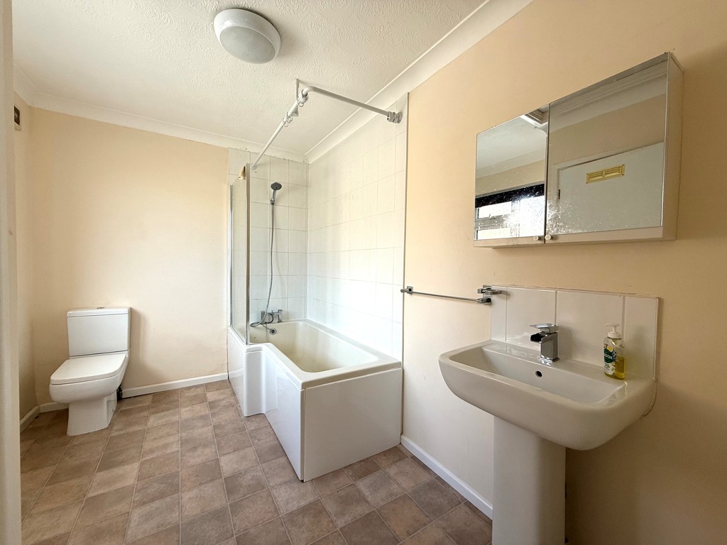 3 bed flat to rent 6