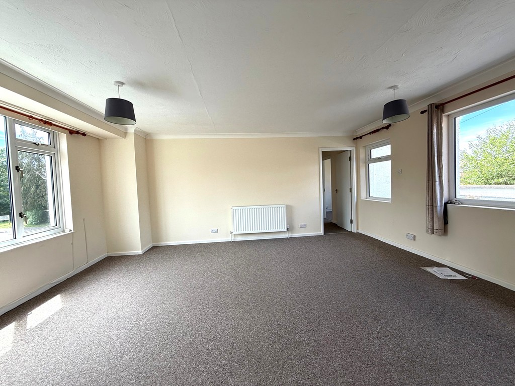 3 bed flat to rent  - Property Image 8