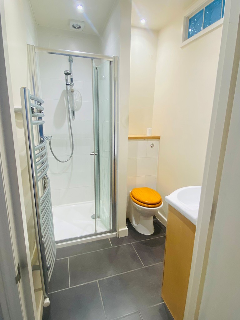 1 bed flat for sale  - Property Image 5