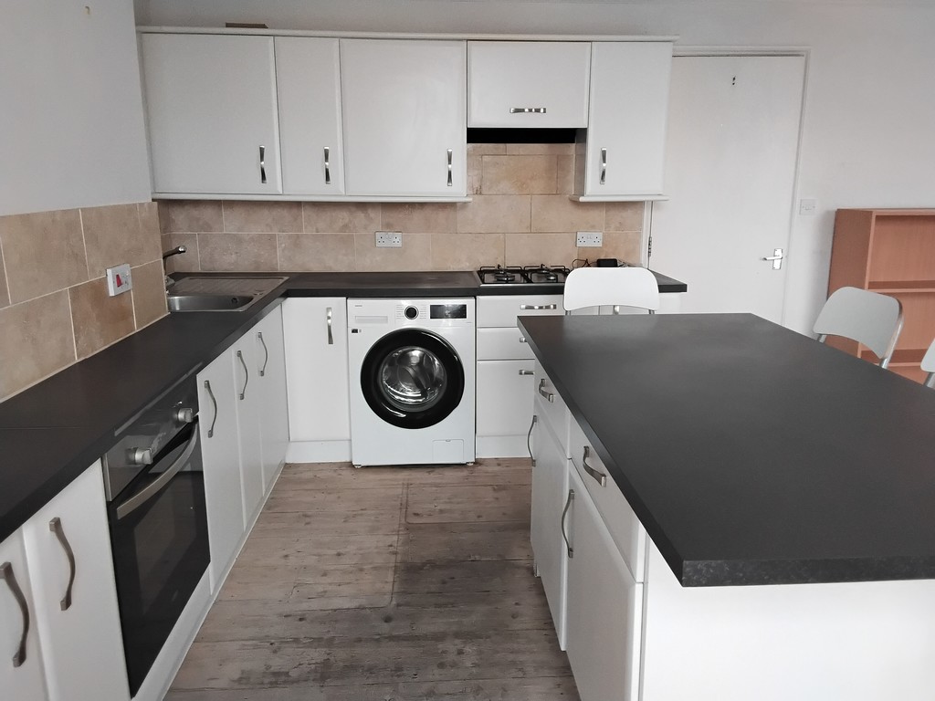 1 bed flat for sale  - Property Image 5