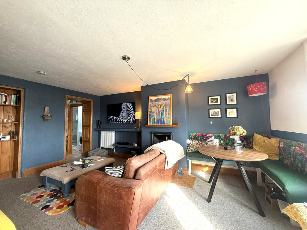 2 bed house to rent  - Property Image 2