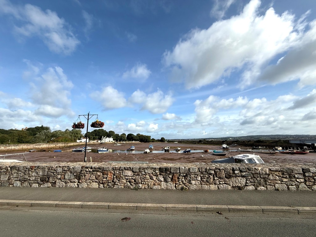 2 bed house to rent  - Property Image 21