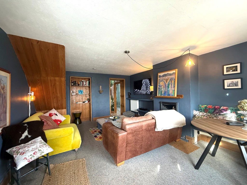 2 bed house to rent  - Property Image 4
