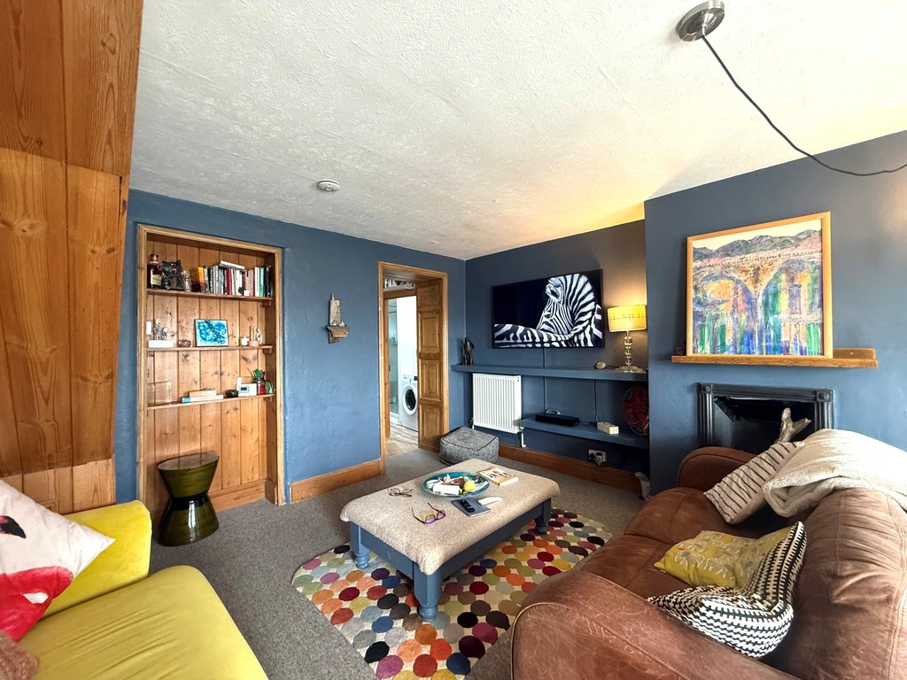 2 bed house to rent  - Property Image 4