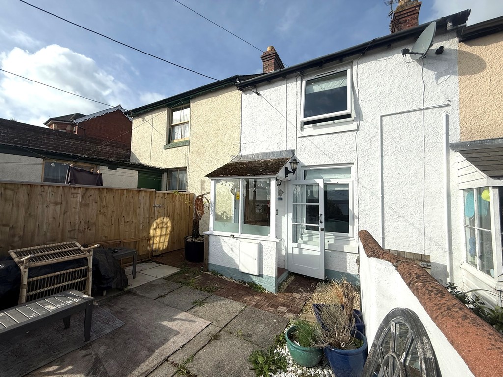 2 bed house to rent  - Property Image 10