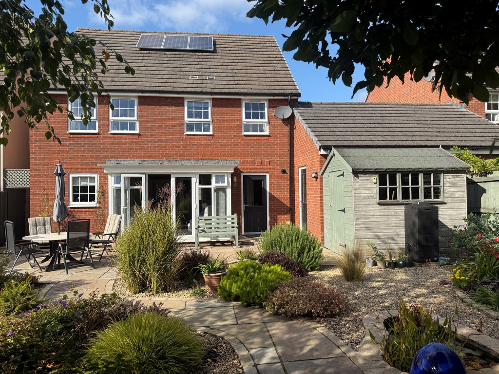 4 bed house for sale, EX2